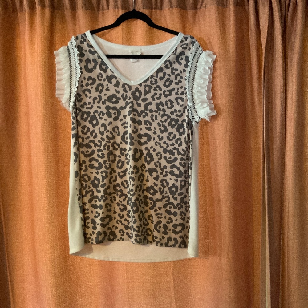 Leopard print top, Size L